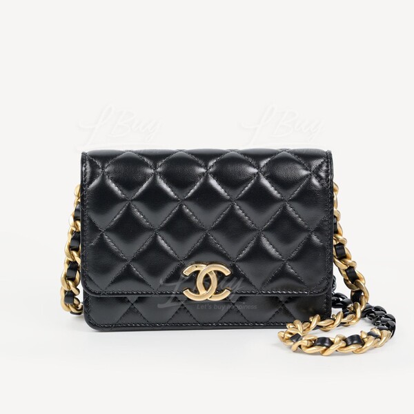 CHANEL-Chanel Black and Gold Chain Crossbody Bag Clutch with Chain