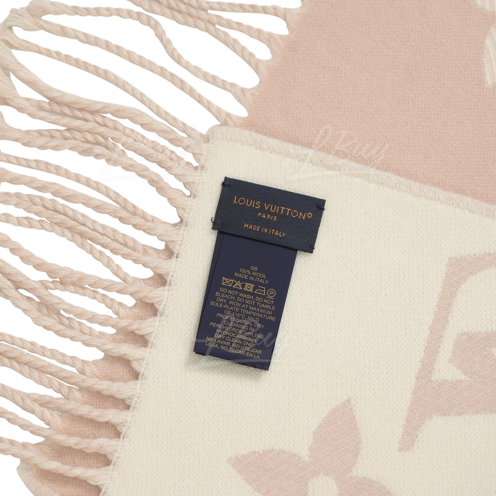 Louis Vuitton LV Essential Scarf Beige Rose 玫瑰粉頸巾, 名牌, 飾物