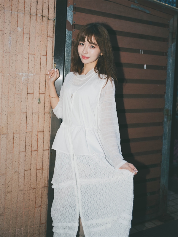 Lace Hem Zip Up Dress 