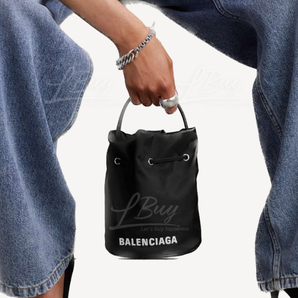 毎日値下！BALENCIAGA WHEEL DRAWSTRING XS 【美品】 - メルカリ