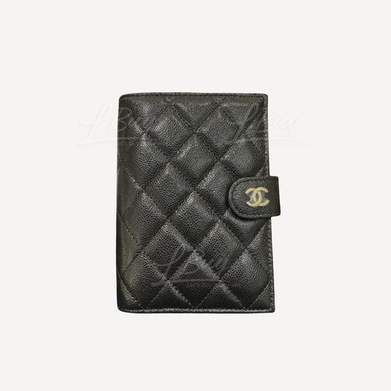 Chanel 黑色粒纹小牛皮金色CC Logo护照万用套 AP3791